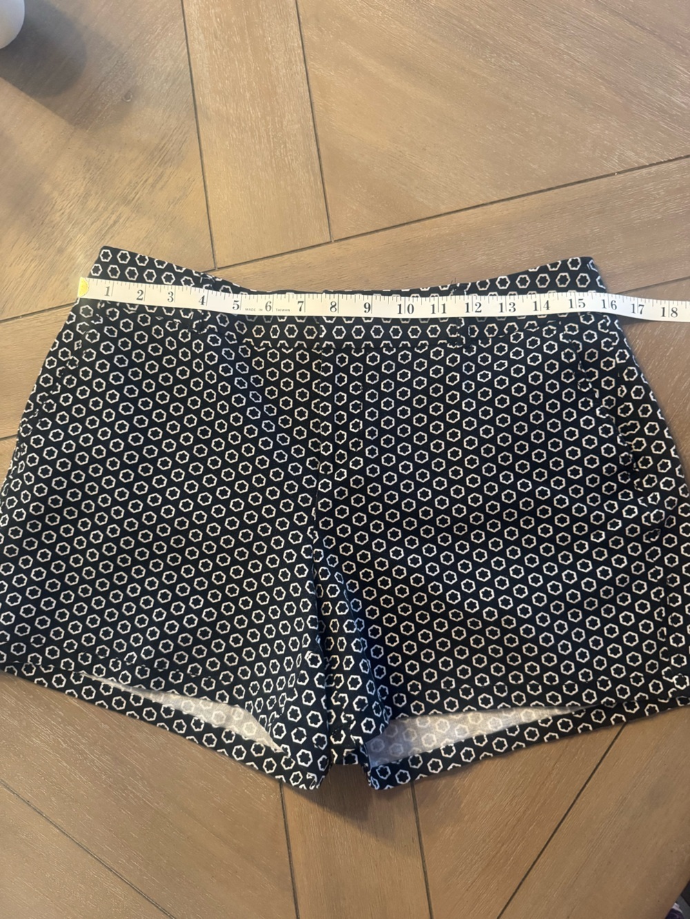 Elle Black Shorts with a White Geometric and Floral Pattern - Picture 5 of 8